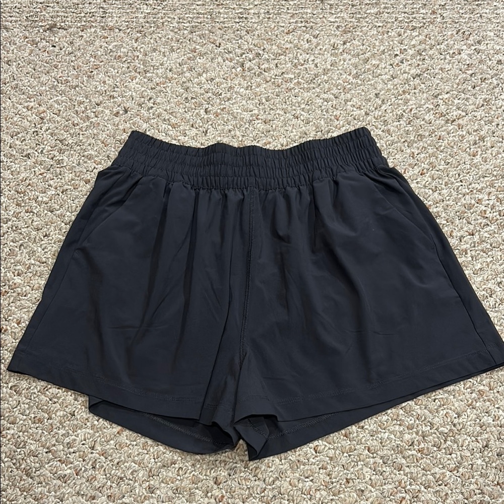 Vuori Women's Black Villa Shorts